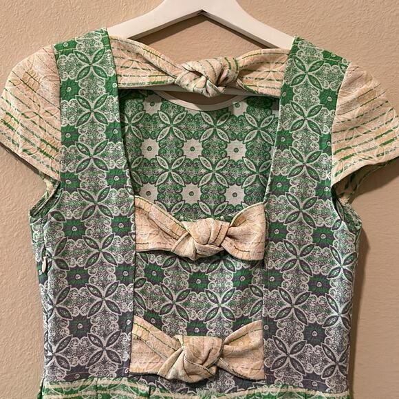 Tailored Pleated Midi Dress with Short Sleeves - Picture 7 of 9